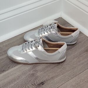 Lucky Brand Kalifo Sneakers Silver In Size 7.5M NIB